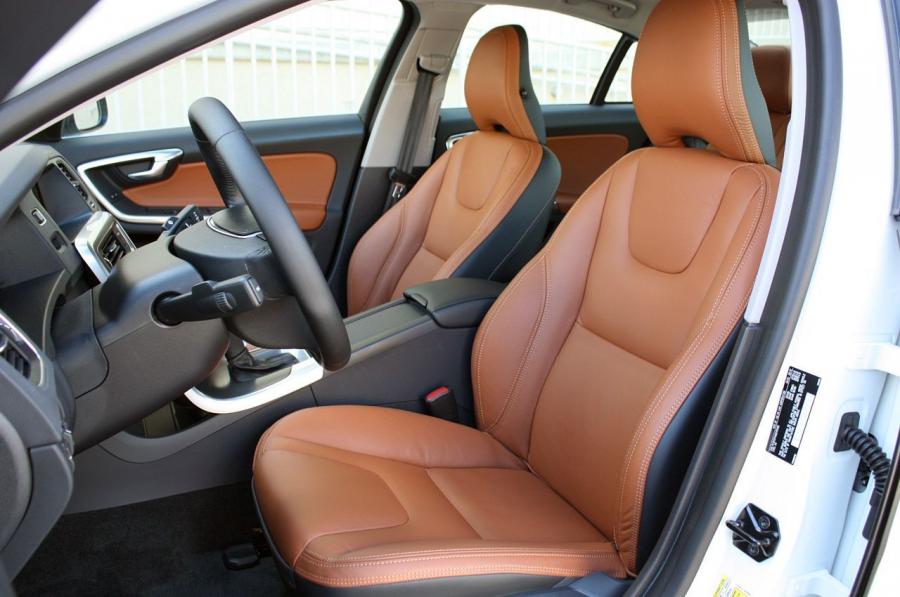  Volvo S60 T5 AWD 2013 года  (фото 24 из 40)